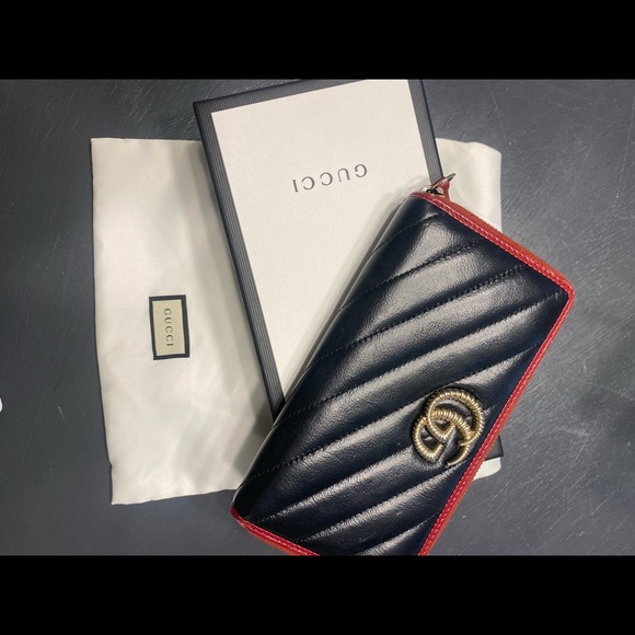 Gucci Marmont GG Wallet in Black/Cherise - Picture 2 of 11
